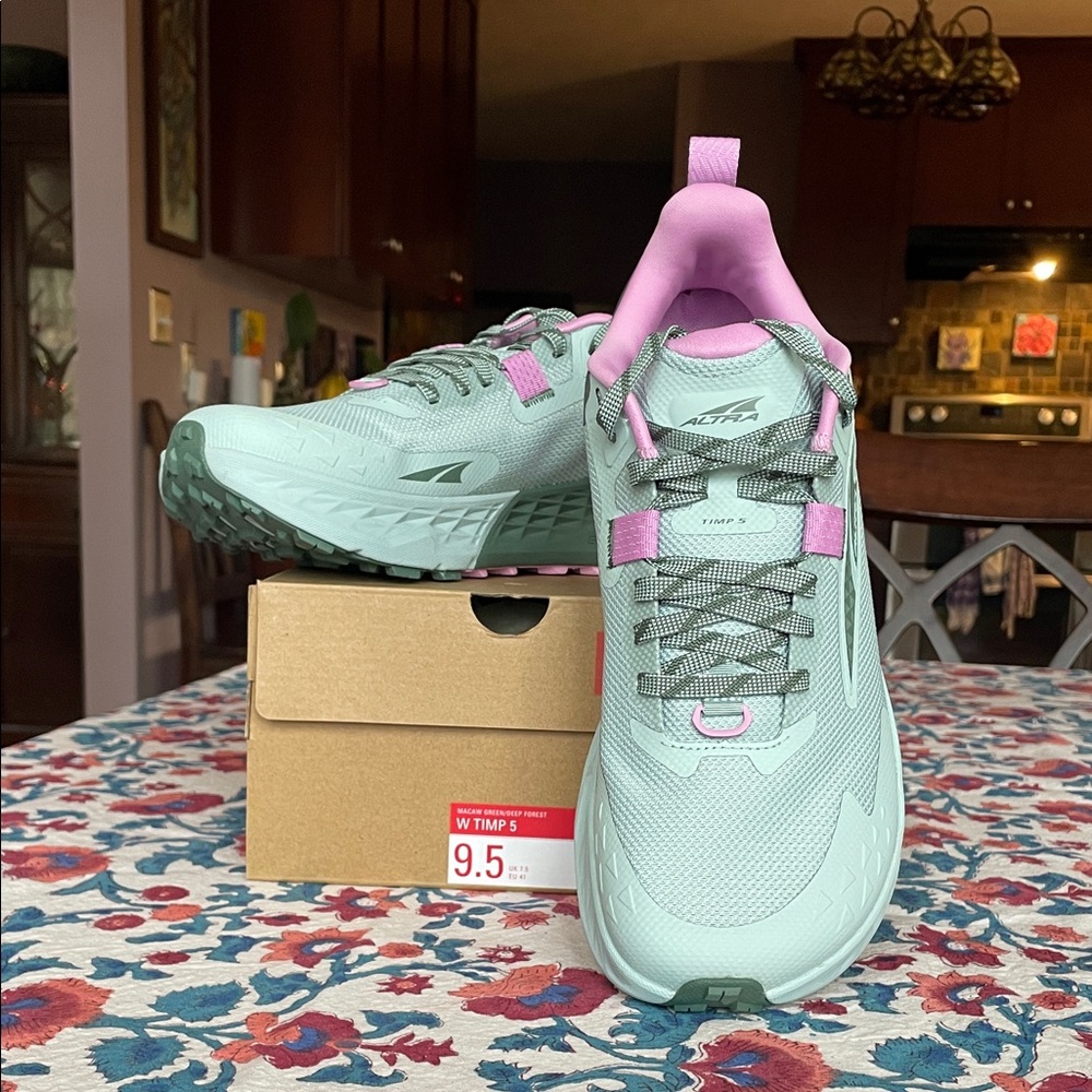 Altra Timp 5 Women's Athletic Shoes 9.5 - Macaw Green/Deep Forest and Pink